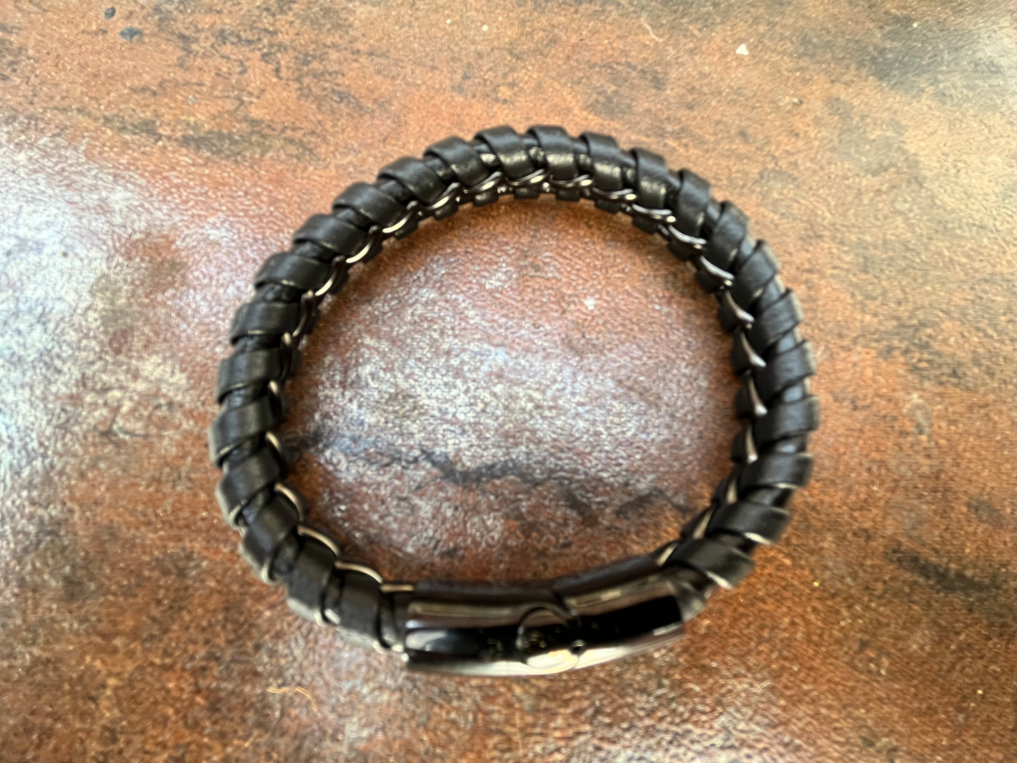 Brazalete de cuero negro con cierre auto-lock de 21 cm