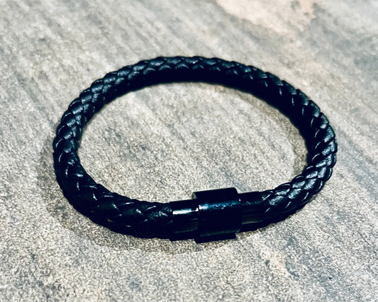 Pulsera de cuero trenzado negra con cierre de perilla negro 19 cm